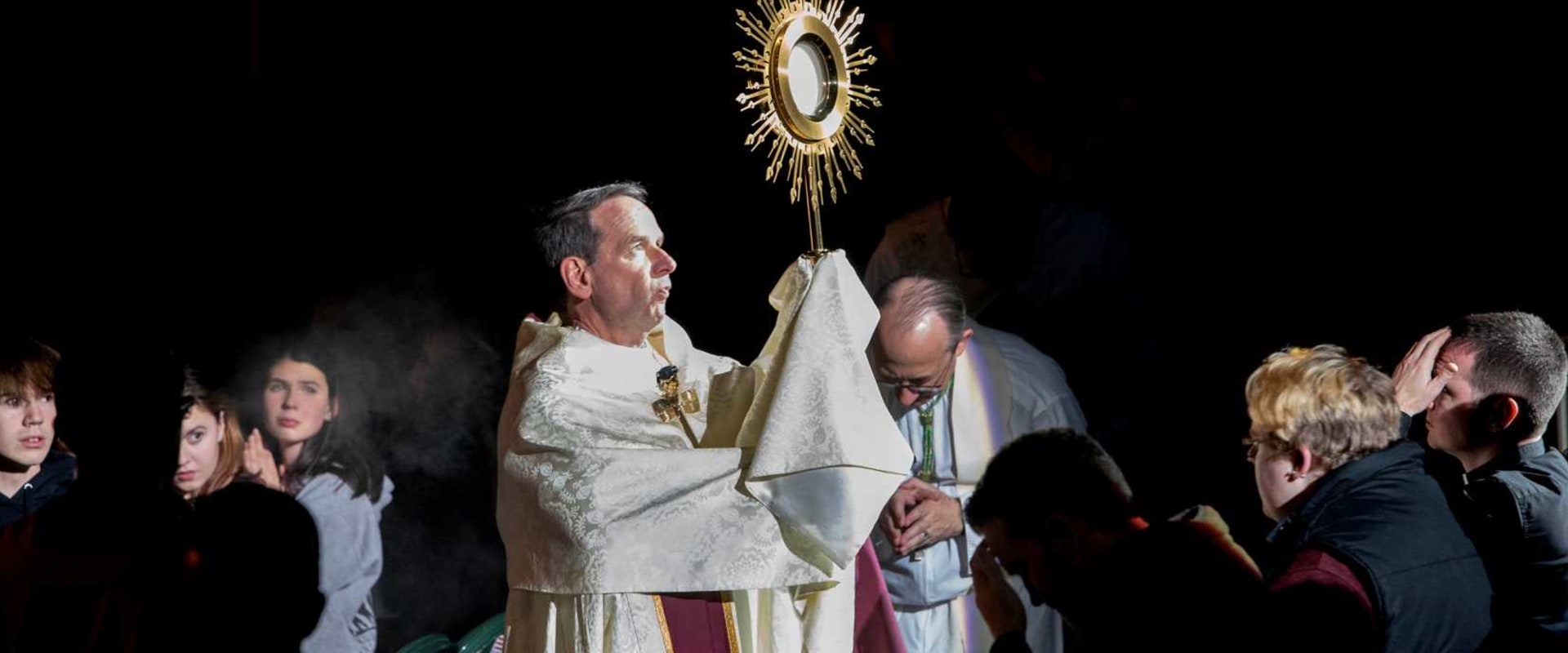 The Importance of Communion in Christian Mass: Understanding the Significance of This Sacred Practice